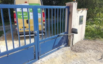 Installation d&rsquo;un moteur Somfy sur un portail 2 vantaux à La Jarne.