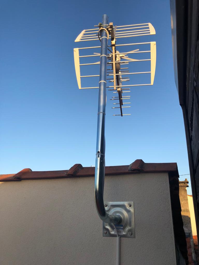 Antenne Radio Universelle Pilot 55 Cm - Fibre De Verre, Inclinaison 0-90°, Câble 2 M, Trou 10 Mm