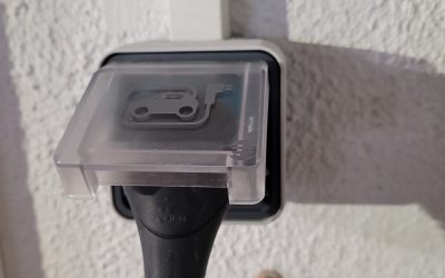 Pose d&rsquo;une prise de charge pour véhicule électrique à Lagord