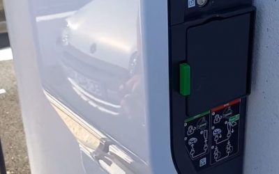 Pose d&rsquo;une borne de charge pour véhicule électrique à La Rochelle