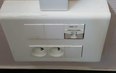 Travaux électriques à La-Rochelle pour remplacer des prises électriques et prises réseau dans des bureaux